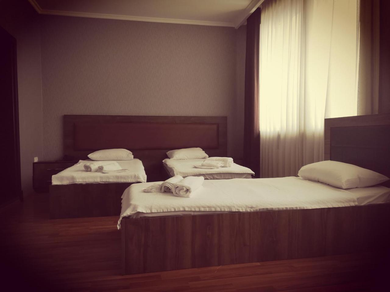Green Hotel Batoemi Buitenkant foto